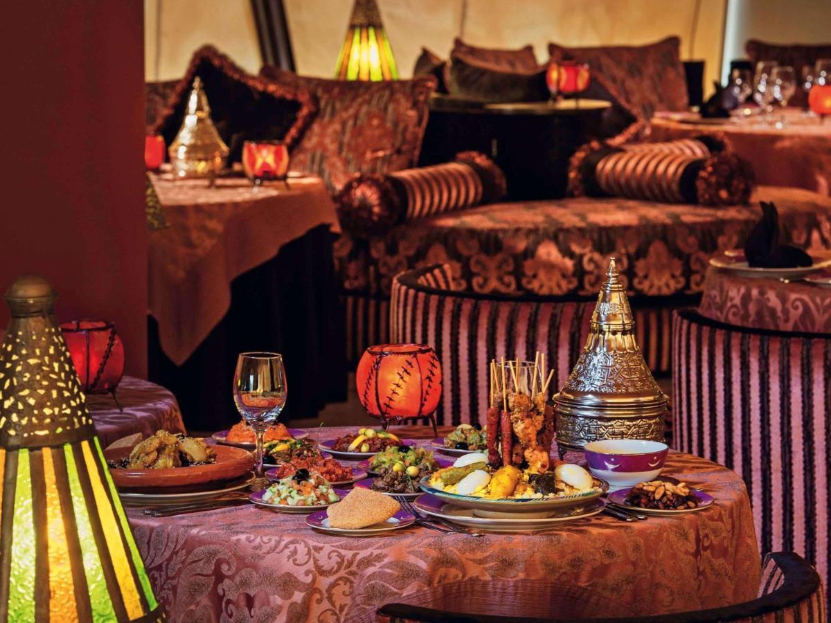 Moevenpick Hotel & Casino Malabata Tanger Dış mekan fotoğraf A table at Al Dar
