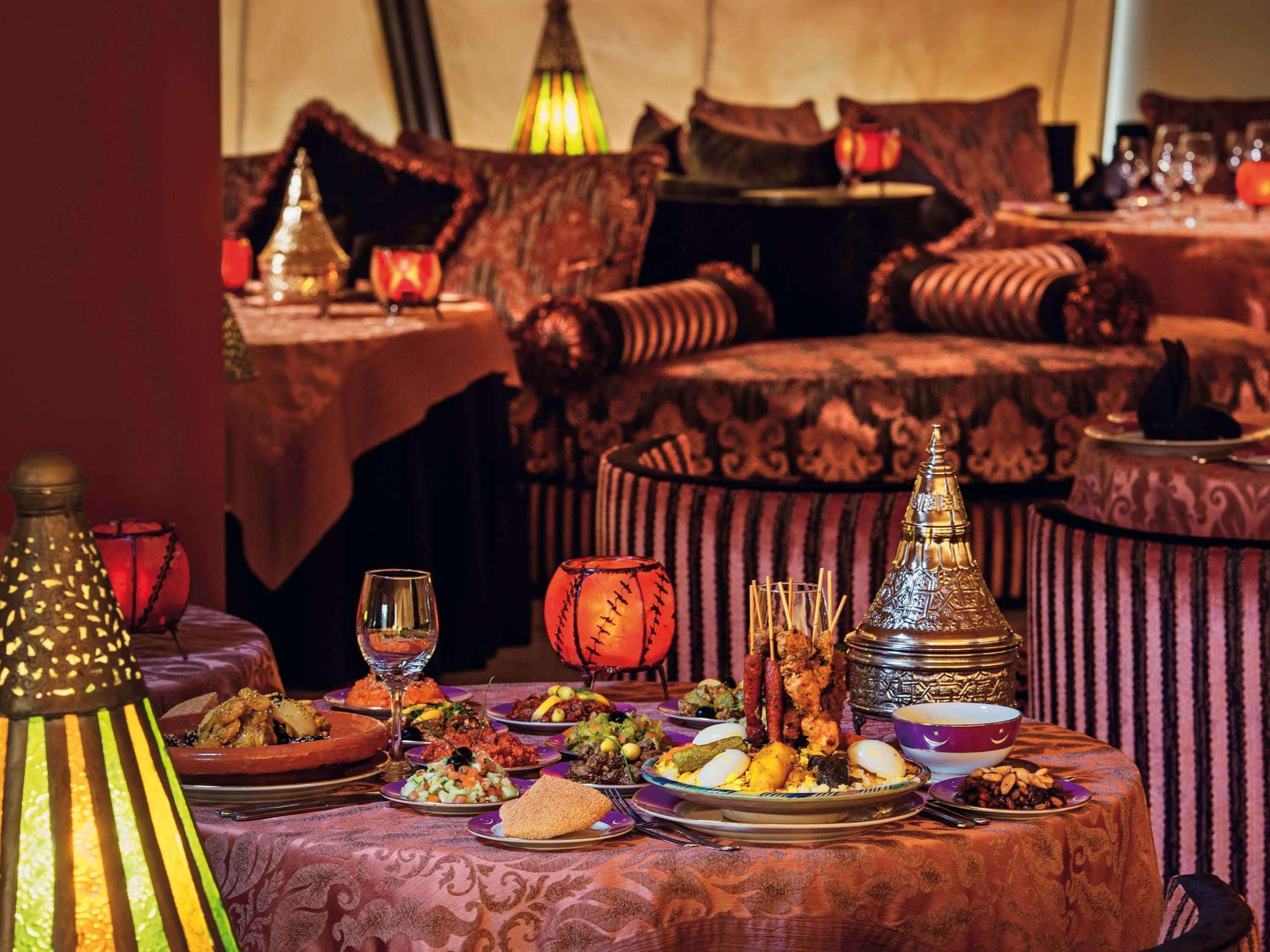 Moevenpick Hotel & Casino Malabata Tanger Dış mekan fotoğraf A table at Al Dar