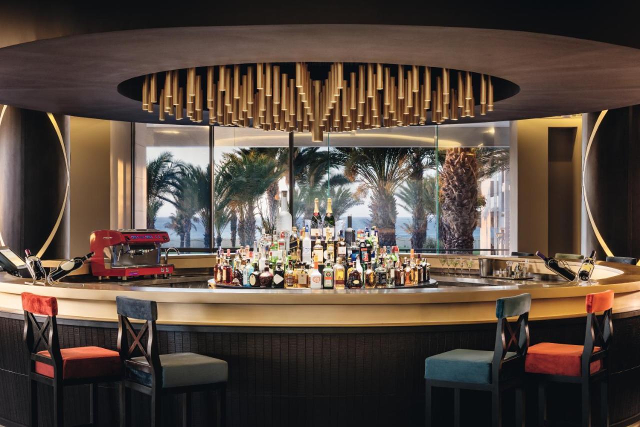 Moevenpick Hotel & Casino Malabata Tanger Dış mekan fotoğraf The bar at the 101 Lounge