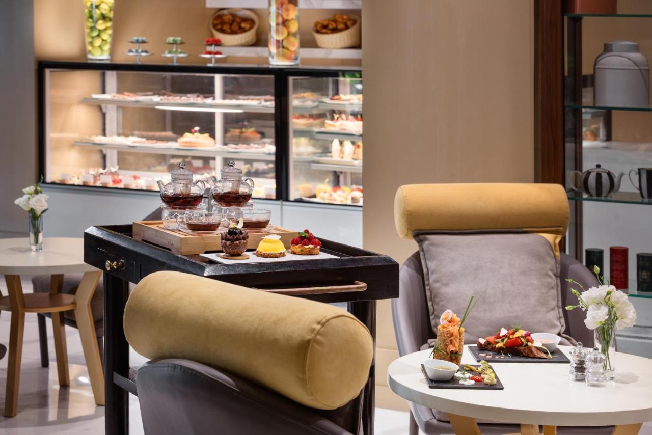 Moevenpick Hotel & Casino Malabata Tanger Dış mekan fotoğraf The Lounge at the airport